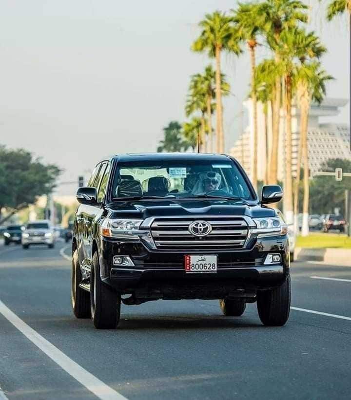 Premium black SUV for private Abu Dhabi city tour group booking