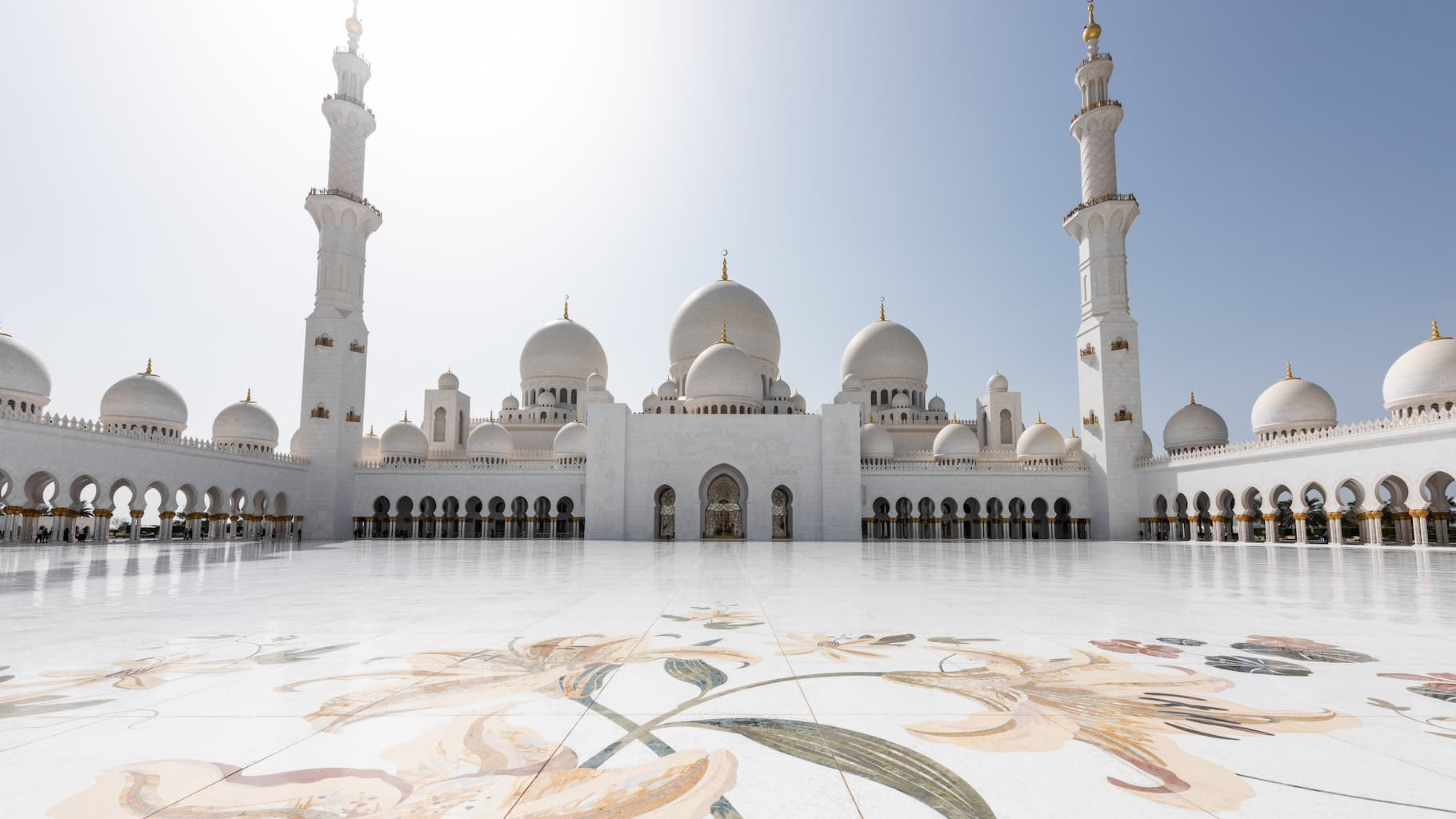 Sheikh Zayed Grand Mosque - essential stop on Abu Dhabi city tour from Dubai